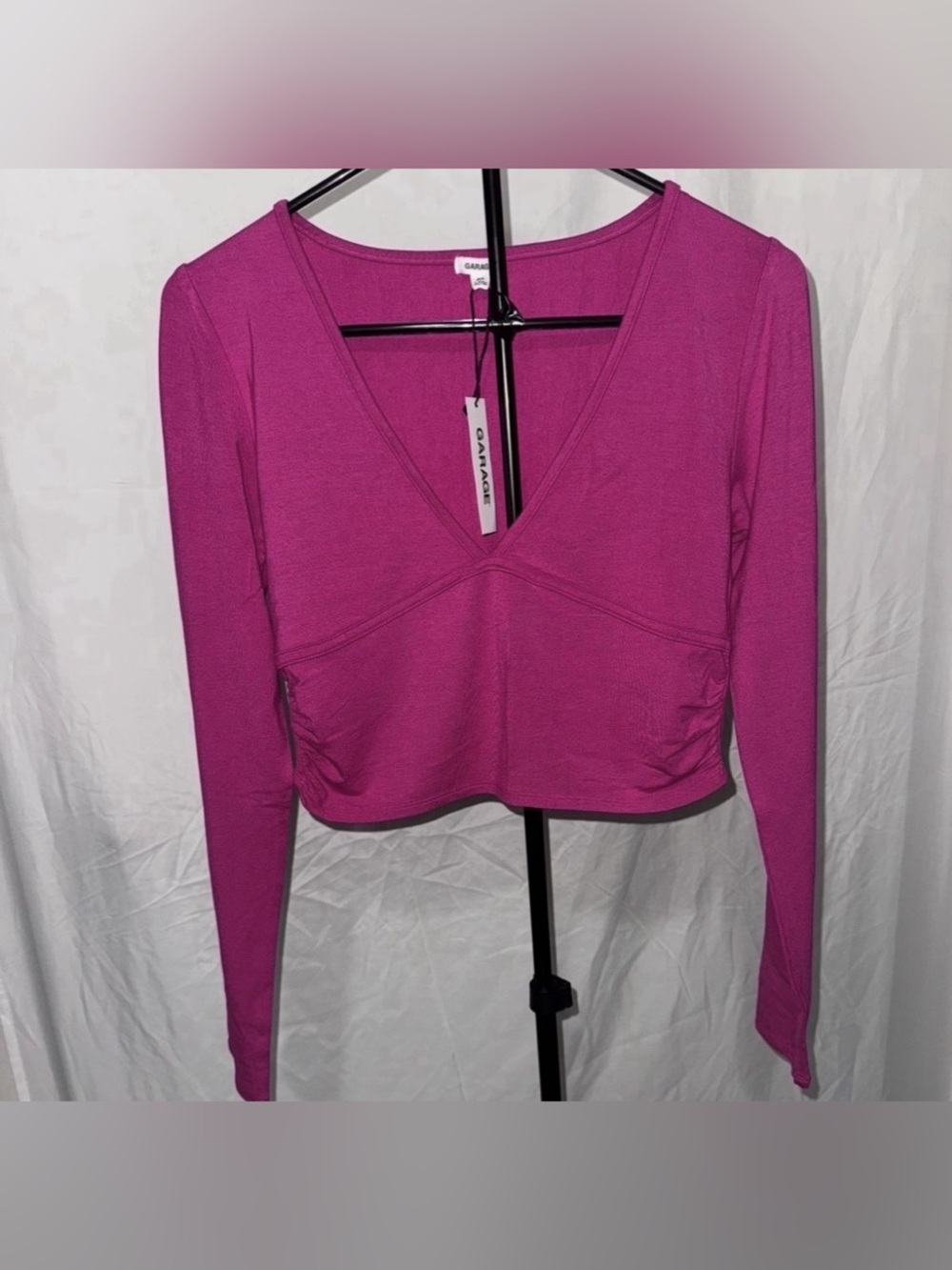 Garage Tara V-Neck Long Sleeve Top Crop Top. Size large. NWT